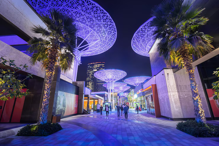 22-february-2021-dubai-uae-popular-dubai-tourist-attraction-alley-glowing-metal-decotative-super-trees-blue-waters-island-great-spot-instagram-photo_984126-9088